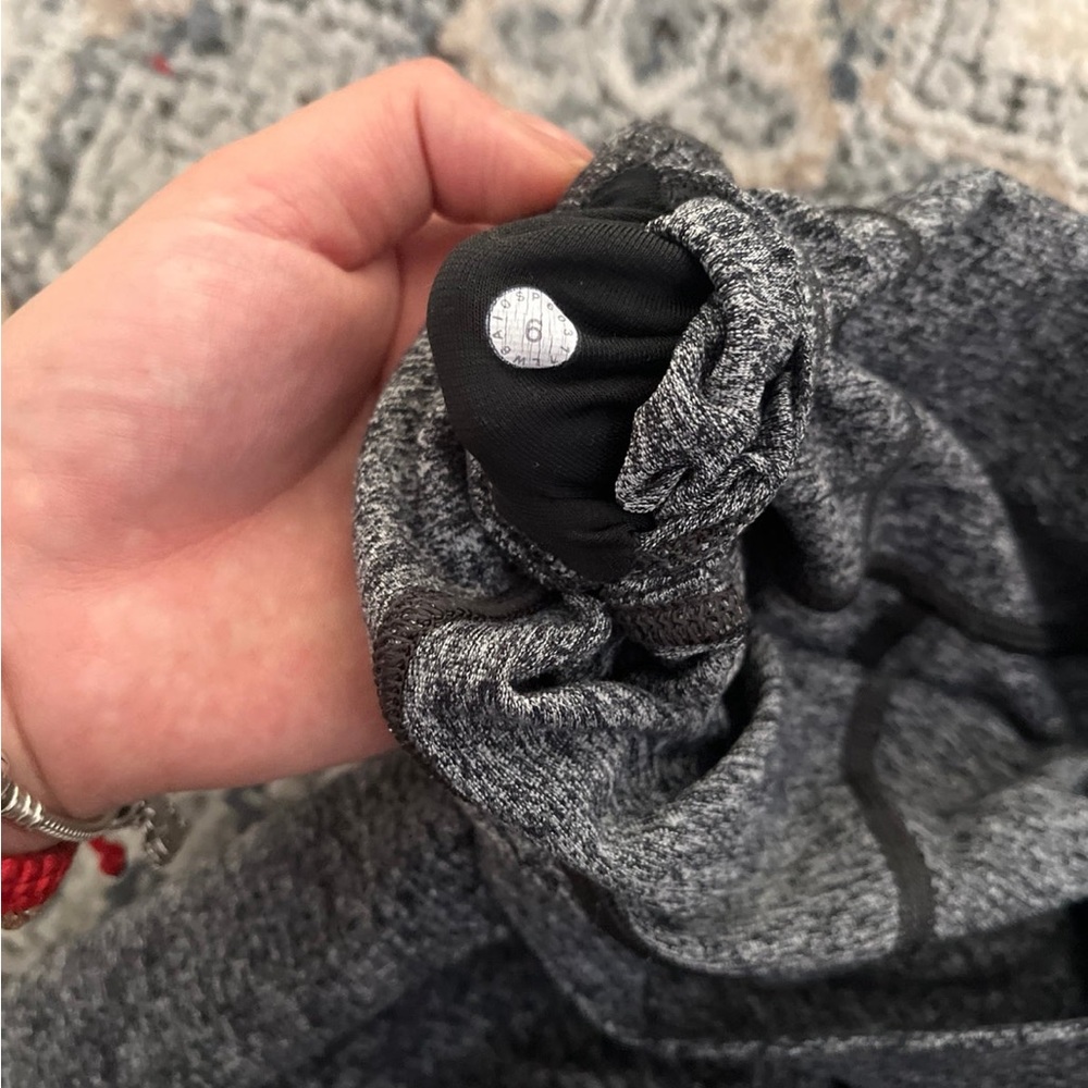 Lululemon - Picture 4 of 4